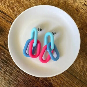 ❤️ NEW 2/$20 or 3/$25 Lightweight Acrylic Chainlink Earrings Blue and Hot Pink